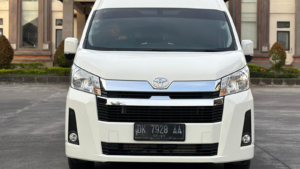 toyota hiace premio 12-1600X900