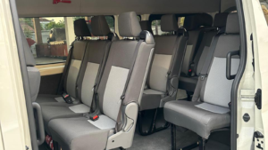 toyota hiace premio-1600X900