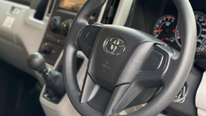toyota hiace premio 31600X900