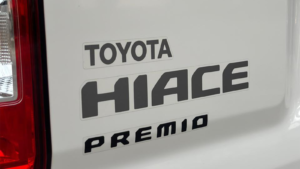 toyota hiace premio 5-1600X900