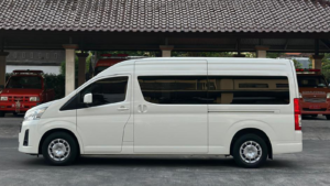 toyota hiace premio 6-1600X900