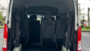 toyota hiace premio 7-1600X900