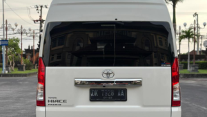 toyota hiace premio 9-1600X900