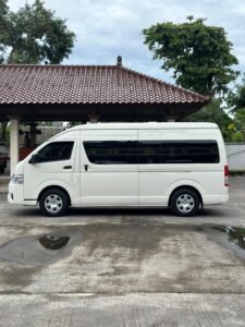 hiace-commuter-new5