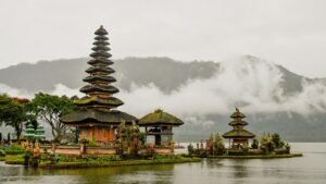 ULUN DANU 1600 x 900_0001_Ulun Danu (1)